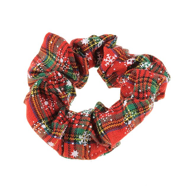 Scrunchie in carouri cu motive de  iarna