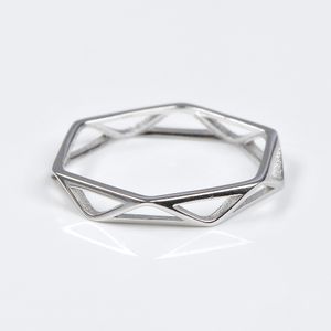 Inel din argint cu design geometric