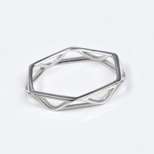 Inel din argint cu design geometric