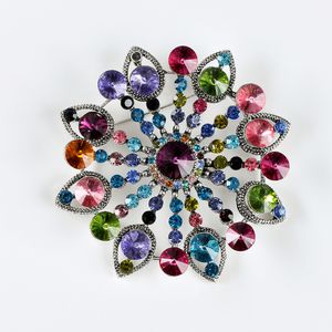 Brosa floare decorata cu pietre multicolore