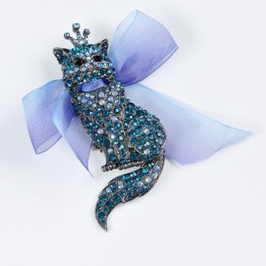 Brosa pisica cu funda albastra