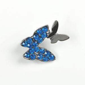 Brosa fluture albastru