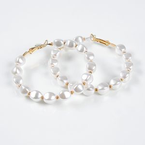 Cercei rotunzi cu perle acrilice albe