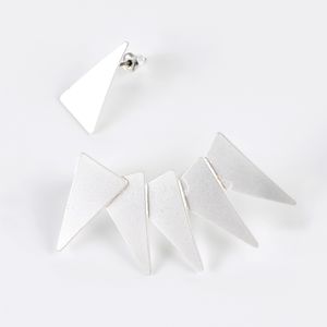 Cercei triunghiuri albe cu modele diferite