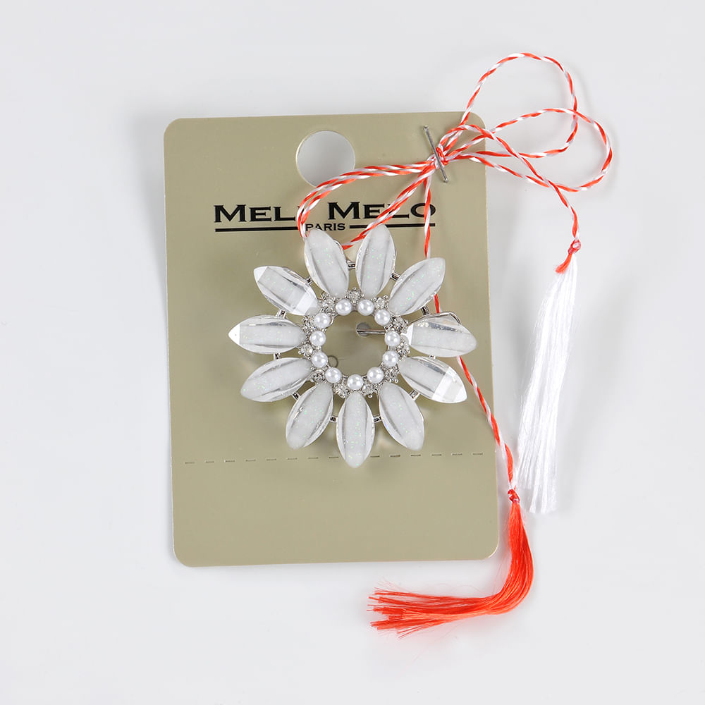 Brosa martisor floare cu petale albe - 3 | YEO