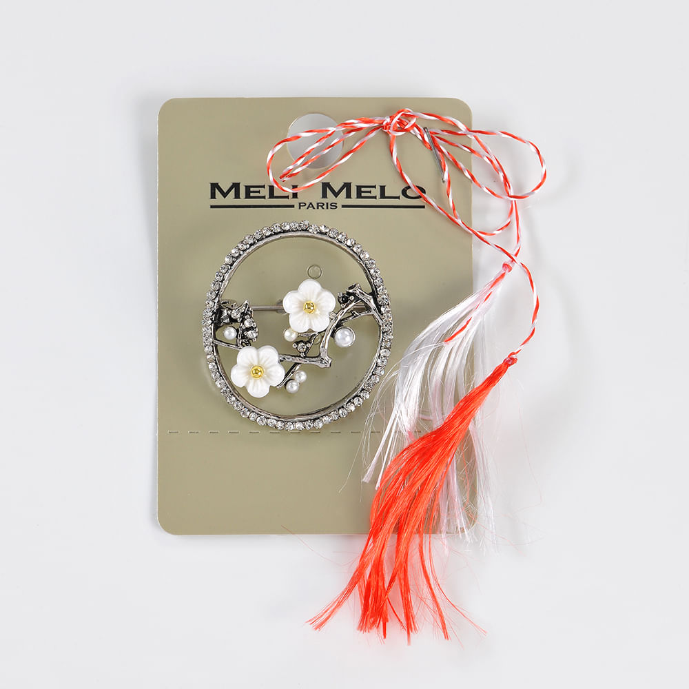 Brosa martisor rotunda cu flori albe - 3 | YEO