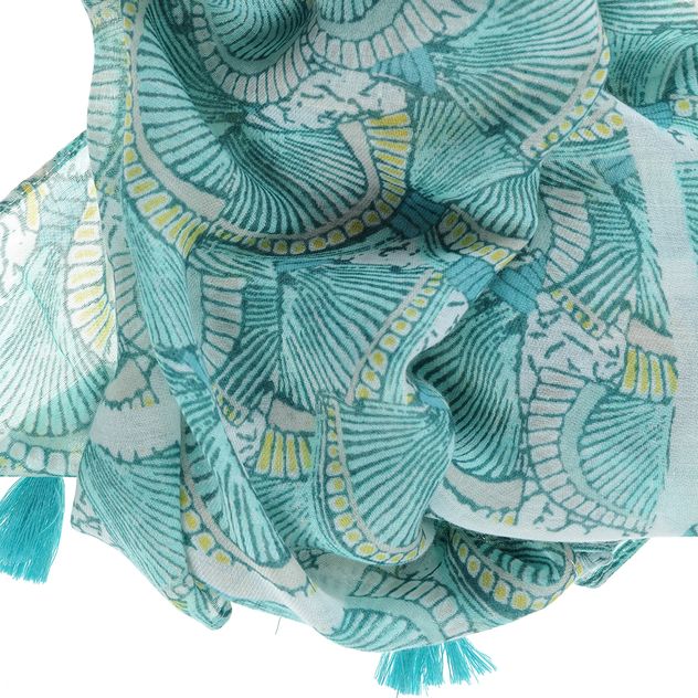 Esarfa vernil din vascoza cu ciucuri