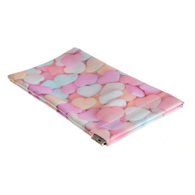 Etui multicolor cu inimi