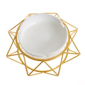 Scrumiera cu cadru metalic auriu 14 cm