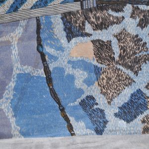 Esarfa bleu din vascoza cu model animal print