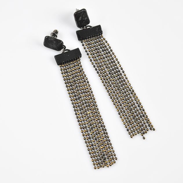 Cercei negri lungi eleganti