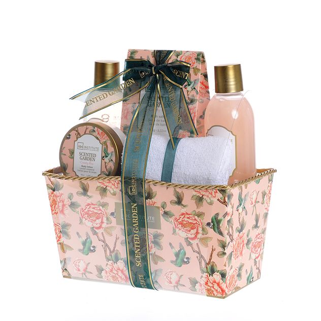Set 5 produse cosmetice cu trandafiri