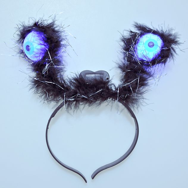 Bentita Halloween cu ochi mari