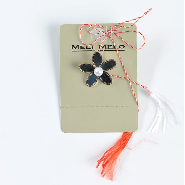Brosa martisor floare neagra