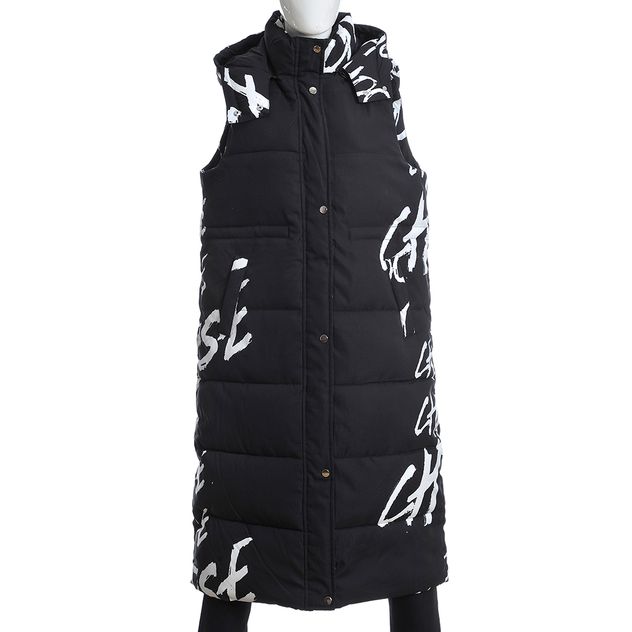 Vesta neagra cu text imprimat