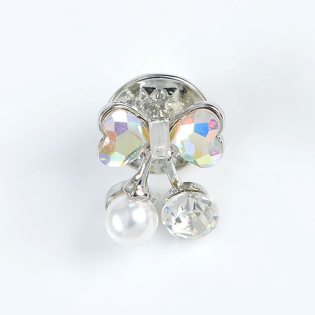 Brosa martisor fundita cu perle si pietre