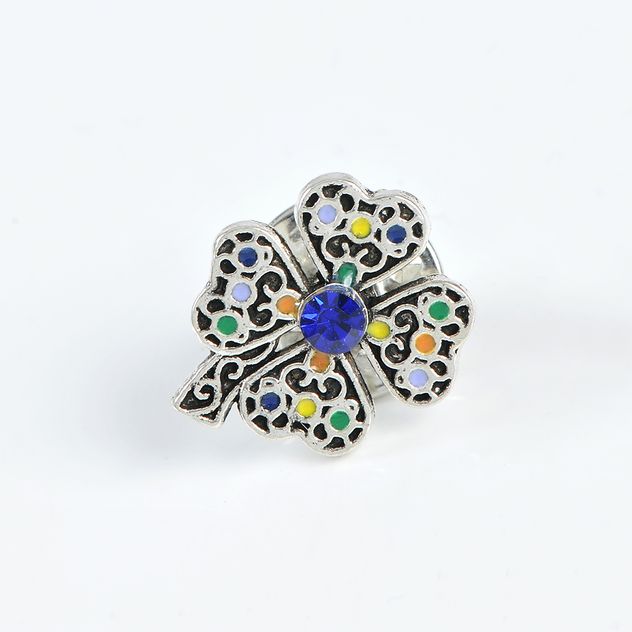 Brosa martisor trifoi argintiu cu piatra albastra