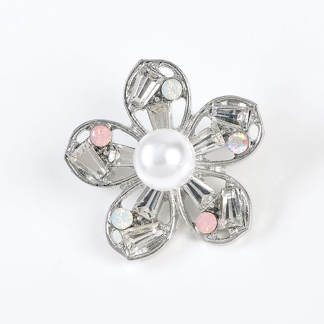 Brosa martisor floare argintie cu  5 petale