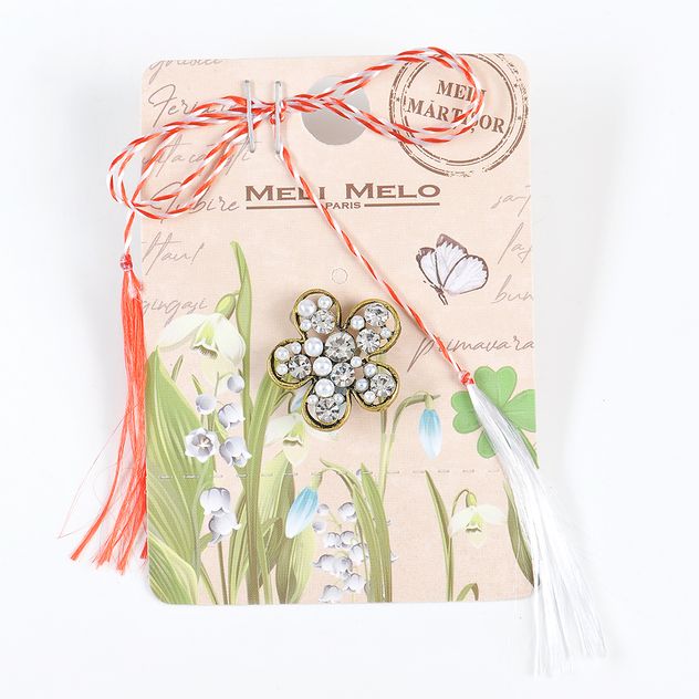 Brosa martisor floare cu perle albe