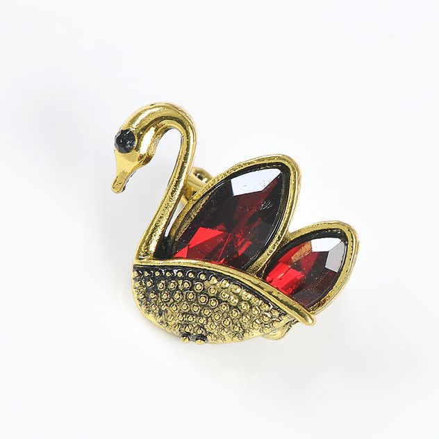 Brosa martisor lebada aurie