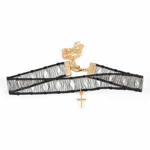 Choker negru cu cruce aurie