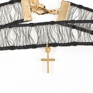 Choker negru cu cruce aurie