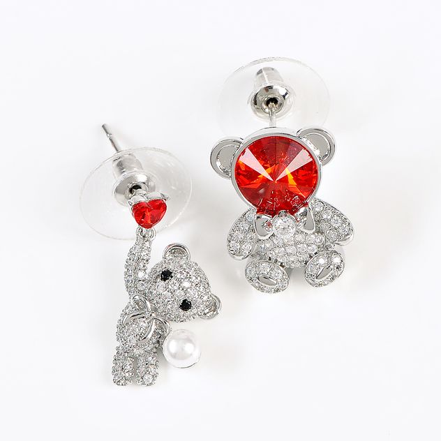 Cercei ursulet model diferit