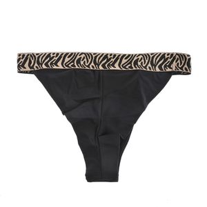 Slip negru de baie cu model animal print