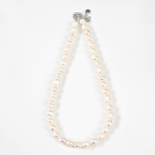 Colier din sidef cu pietre albe