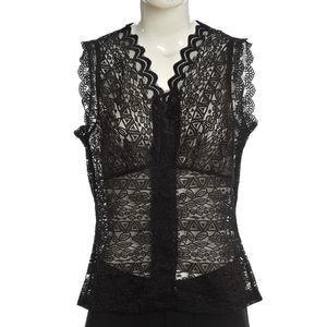 Top negru cu dantela