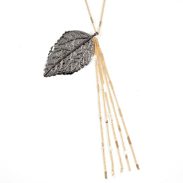 Colier elegant cu pandantiv frunza si detalii aurii