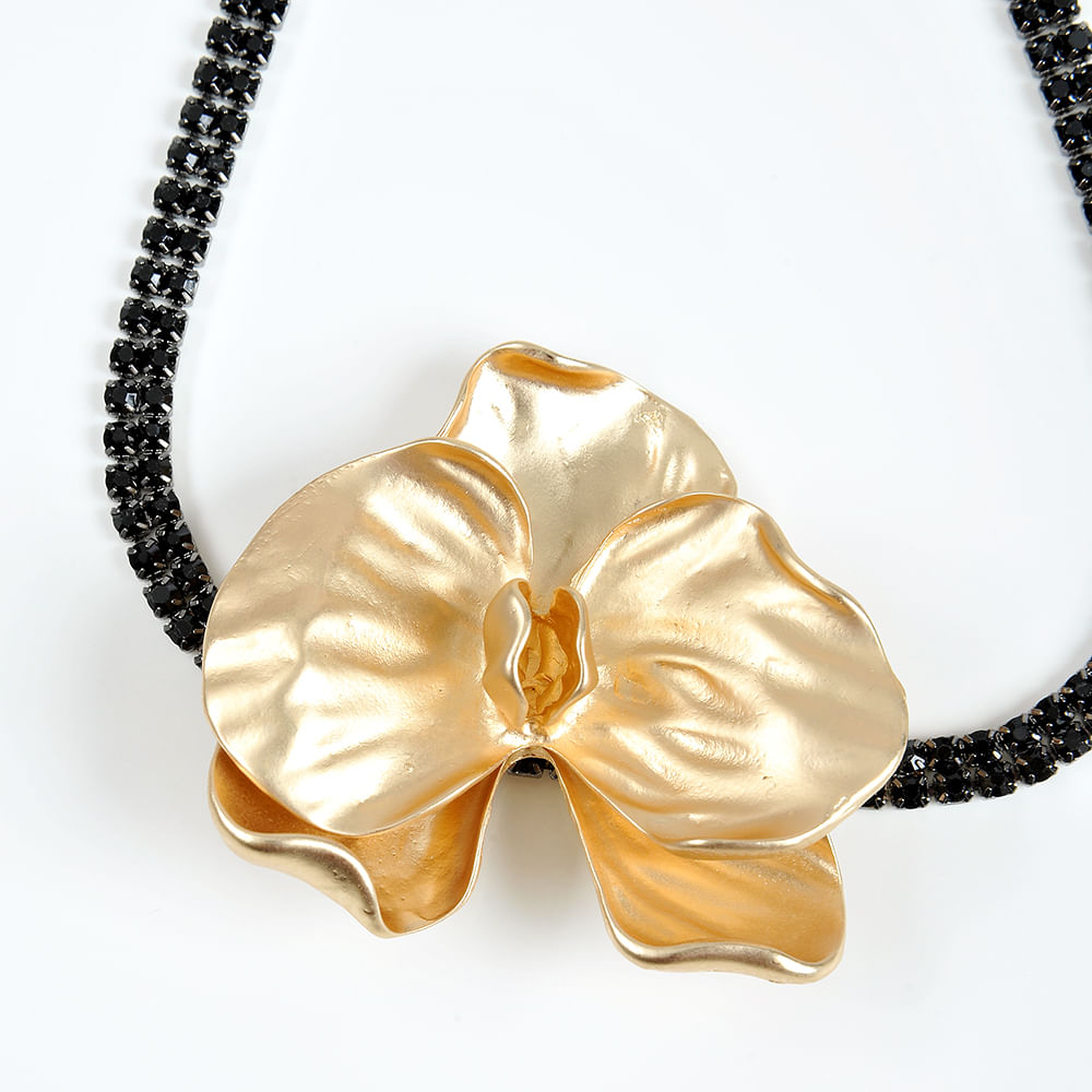 Colier negru cu floare aurie - 1 | YEO