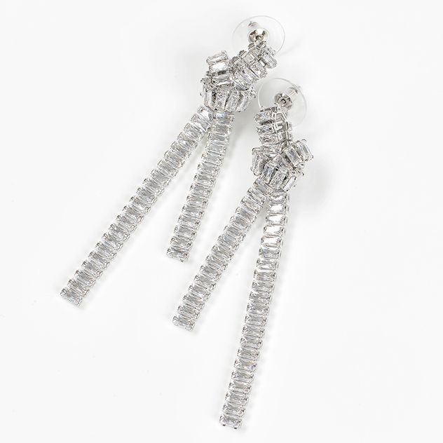 Cercei lungi argintii cu design modern