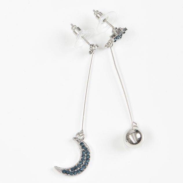 Cercei lungi argintii cu luna si bila metalica