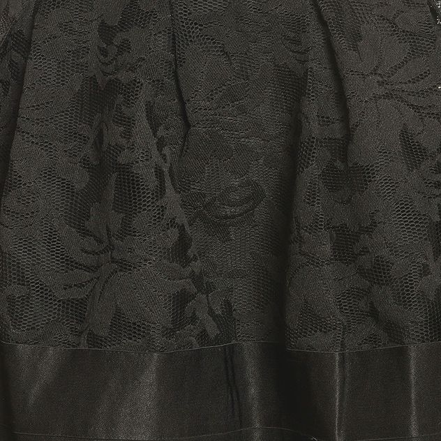Fusta neagra cu croi in clos si detalii din broderie