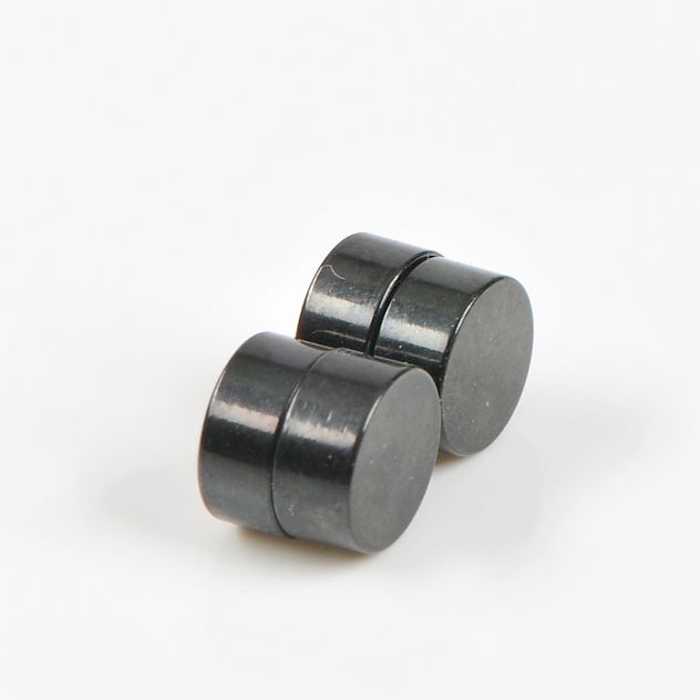 Cercei negri cu magnet