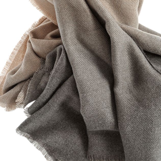 Esarfa degrade in tonuri de gri si crem