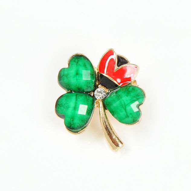 Brosa martisor trifoi verde cu buburuza