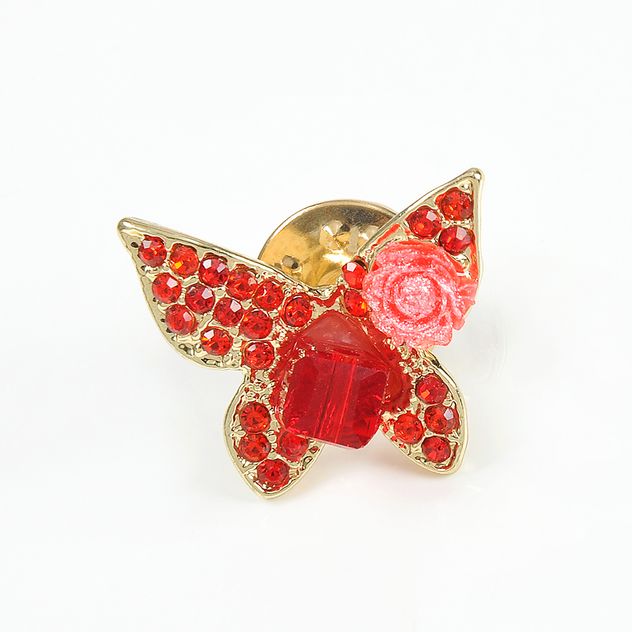 Brosa martisor  fluture cu pietre rosii