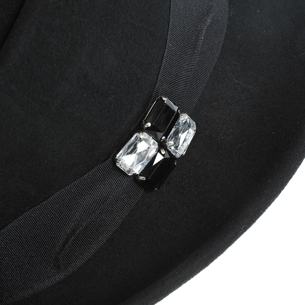 Palarie neagra cu accesoriu decorativ - 3 | YEO
