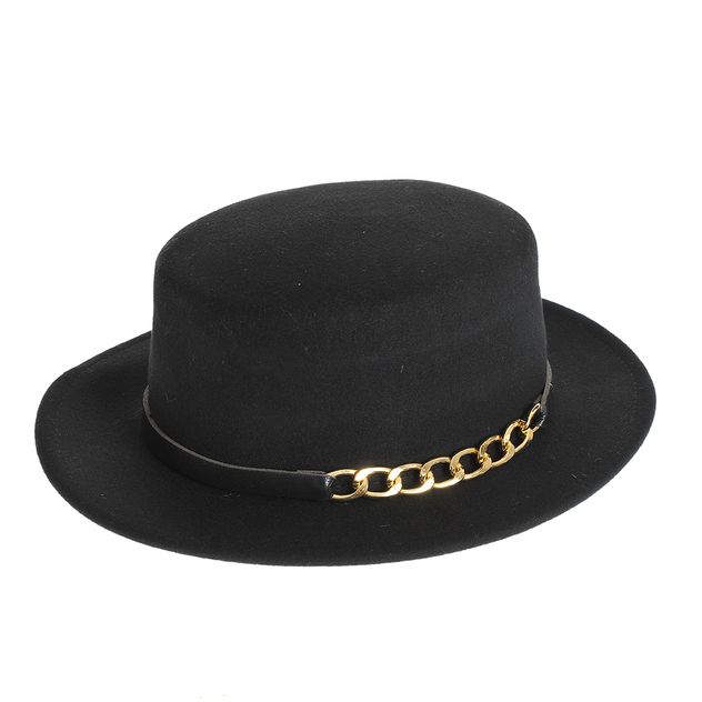 Palarie neagra cu lant auriu