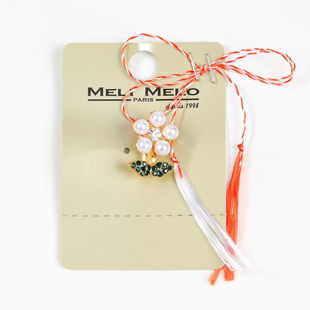 Brosa martisor floare alba cu petale verzi