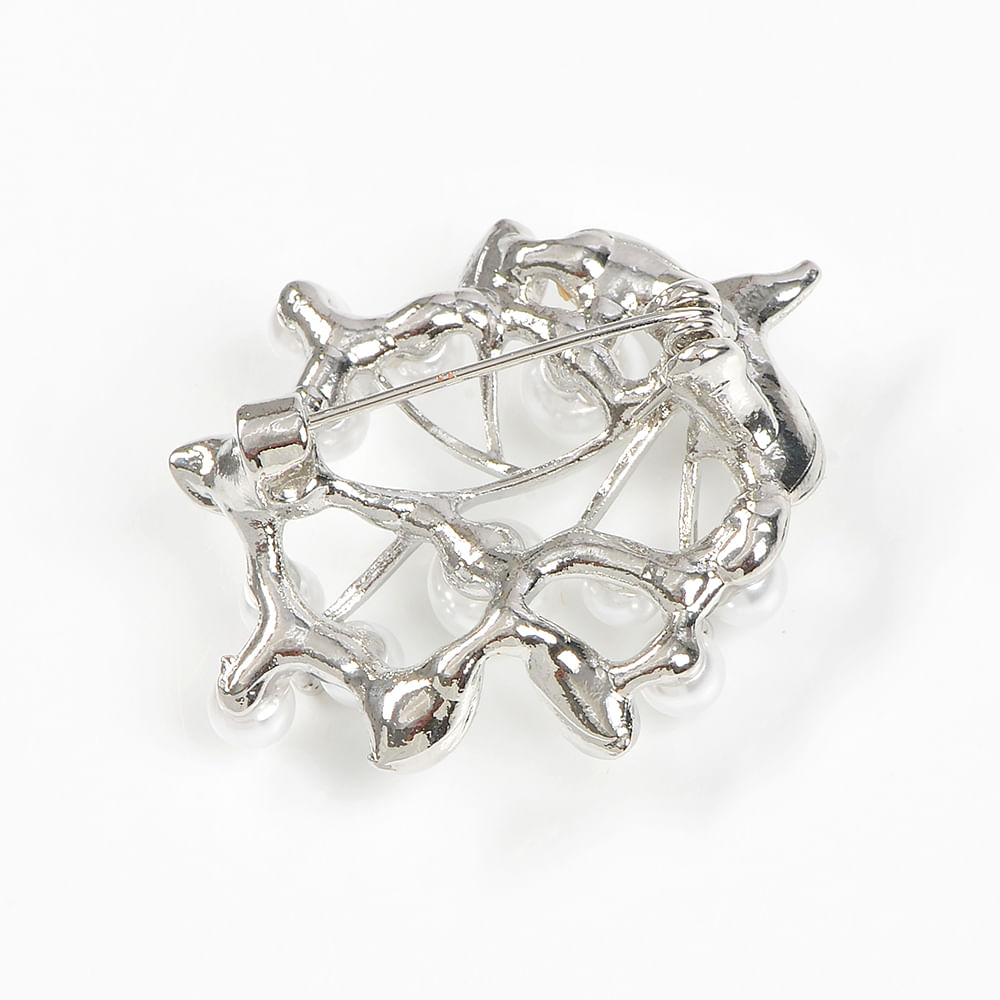 Brosa martisor flori cu perle albe acrilice - 3 | YEO