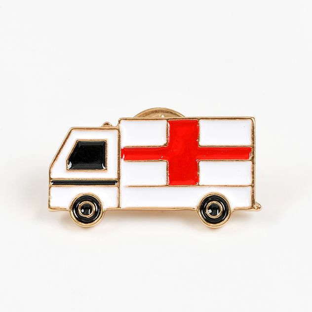 Brosa martisor masina ambulanta