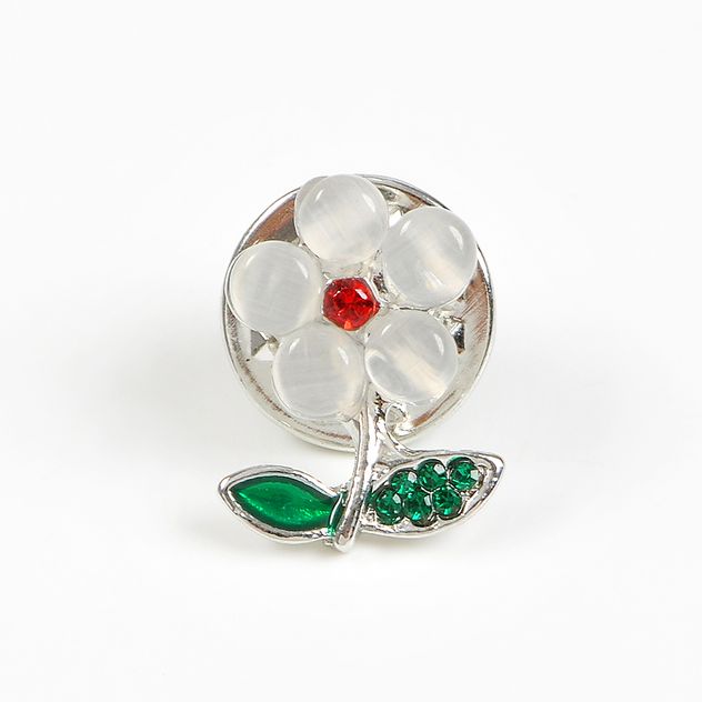Brosa martisor floare alba