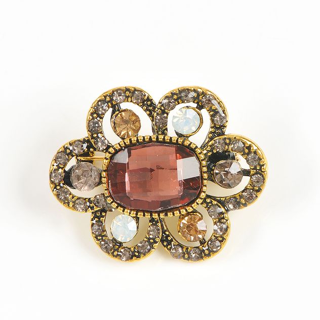 Brosa martisor floare vintage cu piatra maro