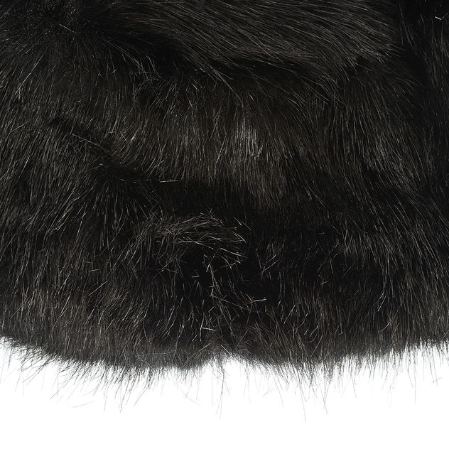 Caciula neagra cu blanita