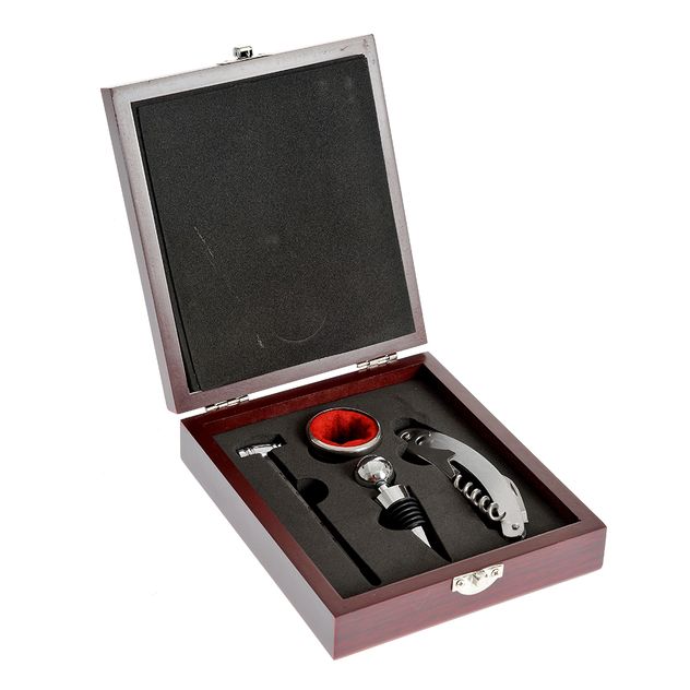Set sah si accesorii de vin in cutie din lemn