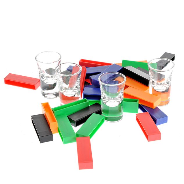 Joc cu piese colorate si pahare de shot