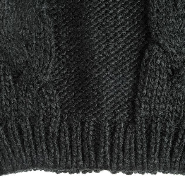 Caciula tricotata neagra cu impletituri